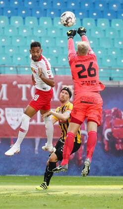 RB Leipzig - BK Haecken Fussball Euro League Quali Leipzig, 26.07.2018, Red Bull Arena, Fussball, Qualifikation zur UEFA Europa League , RB Leipzig vs. BK Häcken ((SWE) , Im Bild v.l.: Matheus Cunha (20, RB Leipzig) und Torwart Peter Abrahamsson (26, Häcken). ,