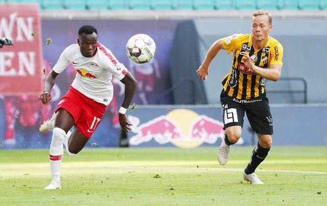 RB Leipzig - BK Haecken Fussball Euro League Quali Leipzig, 26.07.2018, Red Bull Arena, Fussball, Qualifikation zur UEFA Europa League , RB Leipzig vs. BK Häcken ((SWE) , Im Bild v.l.: Bruma (17, RB Leipzig) und Adam Andersson (28, Häcken). ,