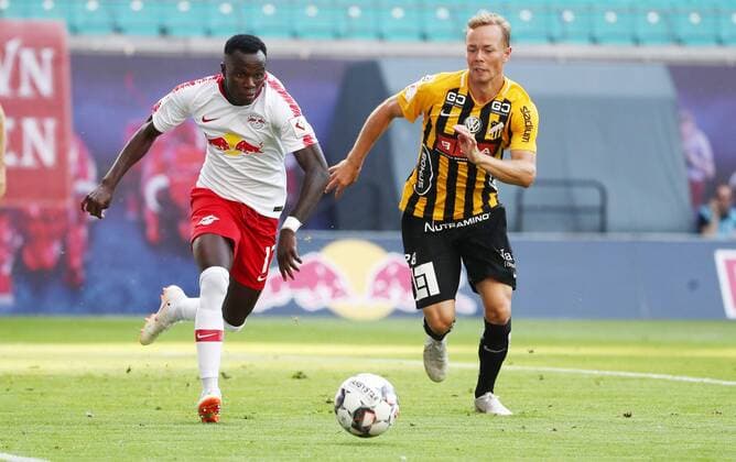 RB Leipzig - BK Haecken Fussball Euro League Quali Leipzig, 26.07.2018, Red Bull Arena, Fussball, Qualifikation zur UEFA Europa League , RB Leipzig vs. BK Häcken ((SWE) , Im Bild v.l.: Bruma (17, RB Leipzig) und Adam Andersson (28, Häcken). ,