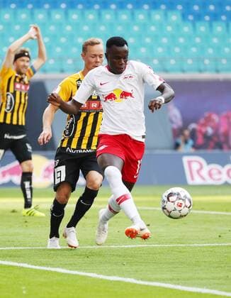 RB Leipzig - BK Haecken Fussball Euro League Quali Leipzig, 26.07.2018, Red Bull Arena, Fussball, Qualifikation zur UEFA Europa League , RB Leipzig vs. BK Häcken ((SWE) , Im Bild v.l.: Bruma (17, RB Leipzig) vor Adam Andersson (28, Häcken). ,