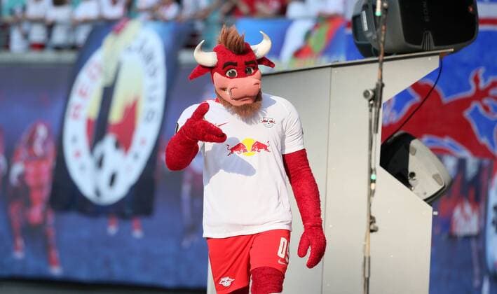 RB Leipzig - BK Haecken Fussball Euro League Quali Leipzig, 26.07.2018, Red Bull Arena, Fussball, UEFA EURO EM Europameisterschaft Fussball League , Qualifikation, 2.Runde, Hinspiel, RB Leipzig vs. BK Häcken , Im Bild; RBL Maskottchen Bulli. ,