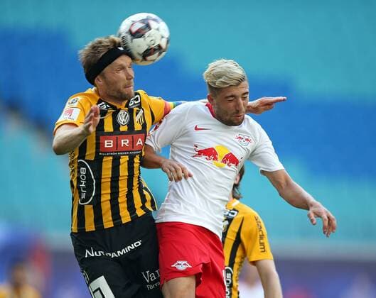 26.07.2018, Fussball UEFA Europa League 2018 2019, 2. Qualifikationsrunde, RB Leipzig - BK Häcken, in der Red Bull Arena Leipzig. v.l. Rasmus Lindgren (BK Häcken) im Zweikampf mit Kevin Kampl (RB Leipzig)