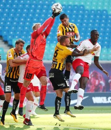 RB Leipzig - BK Haecken Fussball Euro League Quali Leipzig, 26.07.2018, Red Bull Arena, Fussball, Qualifikation zur UEFA Europa League , RB Leipzig vs. BK Häcken ((SWE) , Im Bild v.l.: Johan Hammar (3, Häcken), Torwart Peter Abrahamsson (26, Häcken), Alexander Faltsetas (6, Häcken), Paulinho (10, Häcken) und Ibrahima KonatŽ Konate (6, RB Leipzig). ,