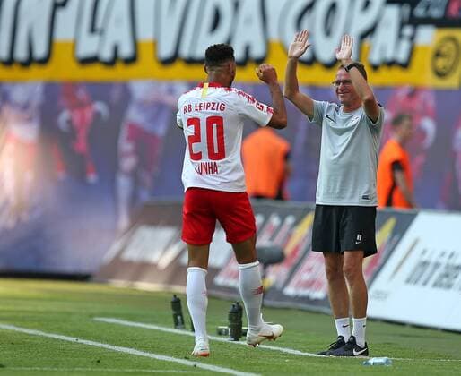 26.07.2018, Fussball UEFA Europa League 2018 2019, 2. Qualifikationsrunde, RB Leipzig - BK Häcken, in der Red Bull Arena Leipzig. Jubel v.l. Torschütze Matheus Cunha (RB Leipzig) und Trainer Sportdirektor Ralf Rangnick (RB Leipzig) zum Tor zum 2:0