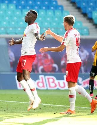 RB Leipzig - BK Haecken Fussball Euro League Quali Leipzig, 26.07.2018, Red Bull Arena, Fussball, Qualifikation zur UEFA Europa League , RB Leipzig vs. BK Häcken ((SWE) , Leipziger Torjubel nach dem 1:0. Im Bild v.l.: Torschütze Bruma (17, RB Leipzig) und Kevin Kampl (44, RB Leipzig). ,