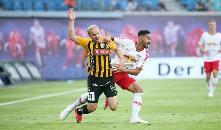 RB Leipzig - BK Haecken Fussball Euro League Quali Leipzig, 26.07.2018, Red Bull Arena, Fussball, UEFA EURO EM Europameisterschaft Fussball League , Qualifikation, 2.Runde, Hinspiel, RB Leipzig vs. BK Häcken , Im Bild von links; Kari Arkivuo (15, Häcken) und Matheus Cunha (20, RB Leipzig). ,