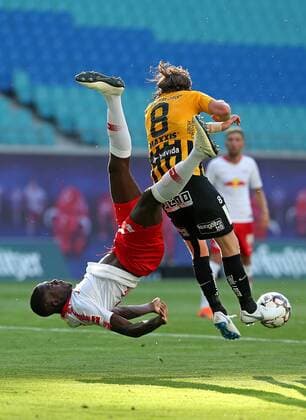 26.07.2018, Fussball UEFA Europa League 2018 2019, 2. Qualifikationsrunde, RB Leipzig - BK Häcken, in der Red Bull Arena Leipzig. v.l. Ibrahima Konate (RB Leipzig) im Zweikampf mit Erik Friberg (BK Häcken)
