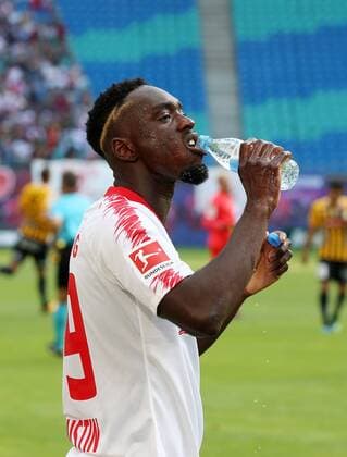 RB Leipzig - BK Haecken Fussball Euro League Quali Leipzig, 26.07.2018, Red Bull Arena, Fussball, Qualifikation zur UEFA Europa League , RB Leipzig vs. BK Häcken ((SWE) , Im Bild: Jean-Kevin Augustin (29, RB Leipzig), Trinkpause. ,