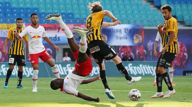 RB Leipzig - BK Haecken Fussball Euro League Quali Leipzig, 26.07.2018, Red Bull Arena, Fussball, Qualifikation zur UEFA Europa League , RB Leipzig vs. BK Häcken ((SWE) , Im Bild v.l.: Ibrahima KonatŽ Konate (6, RB Leipzig) und Erik Friberg (8, Häcken). ,