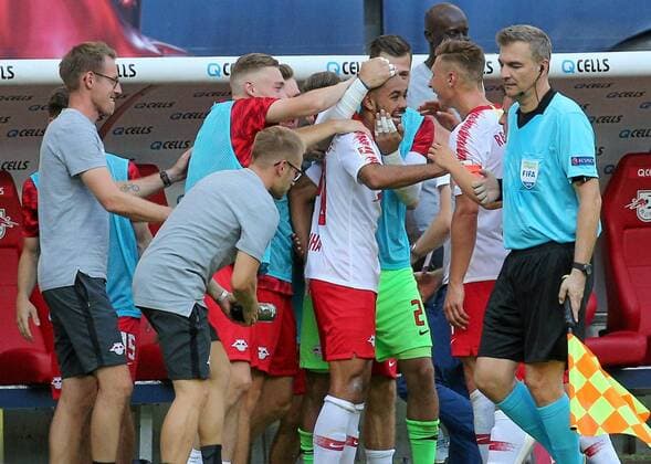Leipzig, Germany 26.07.2018, 2. Qualifikationsrunde zur Europa Leaguel, RB Leipzig - BK Haecken, 2:0 - seine Mitspieler bejubeln den Torschuetze Matheus Cunha (RBL) ( DeFodi538