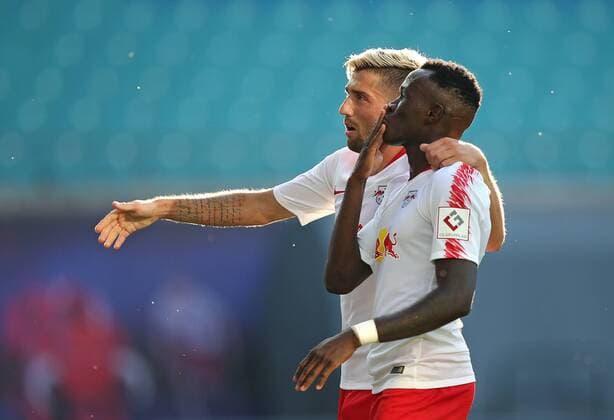 26.07.2018, Fussball UEFA Europa League 2018 2019, 2. Qualifikationsrunde, RB Leipzig - BK Häcken, in der Red Bull Arena Leipzig. Jubel v.l. Kevin Kampl (RB Leipzig) und Torschütze Bruma (RB Leipzig) zum Tor zum 1:0