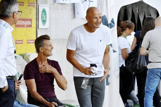 Fußball, EL Qualifikation, FC St. Gallen - Sarpsbork 08 FF 26.07.2018 St.Gallen ,Schweiz .Fussball Herren Saison 2018 2019 Europaleague Quali FC St.Gallen-Sarpsborg 08 FF Im Bild: Trainer Peter Zeidler Sportchef Alain Sutter (FC St.Gallen) Aktion