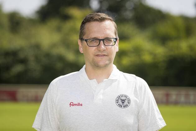 Teamarzt Dr. Eckhardt Klostermeier; KSV Holstein Kiel; 2.BL, PortraÌˆttermin 2018 2019. Kiel Schleswig-Holstein Germany CITTI FUSSBALL PARK Copyright: xAgentur54GradFelixxKoenigx