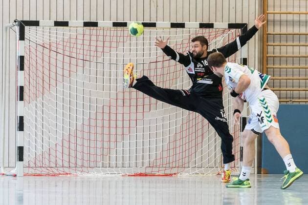 Magnus Becker (VfL Pfullingen 16), haelt 7 Meter von Kresimir Kozina (Frisch Auf Goeppingen 44), FRISCH AUF! Goeppingen vs. VfL Pfullingen , 24. Sparkassen-Cup , Handballl, DKB, Herren, 1.Bundesliga, 3.Liga, Saison 18 19, GER, 27.07.2018, FRISCH AUF! Goeppingen vs. VfL Pfullingen , 24. Sparkassen-Cup , Handballl, DKB, Herren, 1.Bundesliga, 3.Liga, Saison 18 19, GER, 27.07.2018 Altensteig Copyright: xEIBNER WolfgangxFrankx EP_WFK