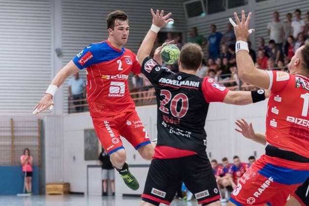Rene Zobel (HBW Balingen-Weilstetten 02), Nico Buedel (HC Erlangen 20), HBW Balingen-Weilstetten vs. HC Erlangen , 24. Sparkassen-Cup , Handballl, DKB, Herren, 2.Bundesliga, 1.Bundesliga, Saison 18 19, GER, 27.07.2018, HBW Balingen-Weilstetten vs. HC Erlangen , 24. Sparkassen-Cup , Handballl, DKB, Herren, 2.Bundesliga, 1.Bundesliga, Saison 18 19, GER, 27.07.2018 Altensteig Copyright: xEIBNER WolfgangxFrankx EP_WFK