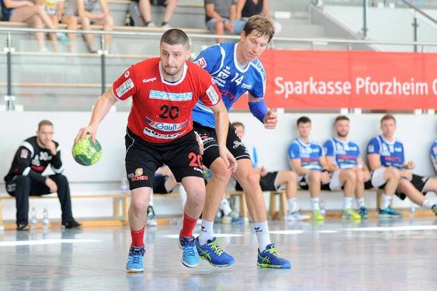 Mario Kalaica-Mandic (TSV Altensteig 20) gegen Micha Thiemann (VfL Pfullingen 14) Handball, Maenner, Vorbereitungsturnier, 54.Sparkassen-Cup,Altensteig,Spiel um Platz7, 29.07.2018, Foto:TBaur Eibner TSV Altensteig vs. VfL Pfullingen Esslingen Copyright: xEIBNER TobiasxBaurx EP_TBR