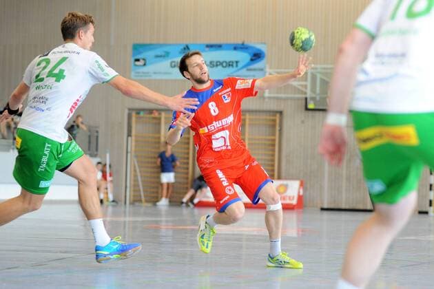 Gregor Thomann (HBW Balingen-Weilstetten 8) gegen Tobias Wetzel (TSV Otmar St.Gallen 24) Handball, Maenner, Vorbereitungsturnier, 54.Sparkassen-Cup,Altensteig,Spiel um Platz5, 29.07.2018, Foto:TBaur Eibner TSV Otmar St.Gallen vs. HBW Balingen-Weilstetten Esslingen Copyright: xEIBNER TobiasxBaurx EP_TBR