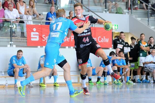 Christoph Steinert (HC Erlangen 44) gegen Samuel Roethlisberger (TVB 1898 Stuttgart 17) Handball, Maenner, Vorbereitungsturnier, 54.Sparkassen-Cup,Altensteig,Spiel um Platz3, 29.07.2018, Foto:TBaur Eibner HC Erlangen vs. TVB 1898 Stuttgart Esslingen Copyright: xEIBNER TobiasxBaurx EP_TBR