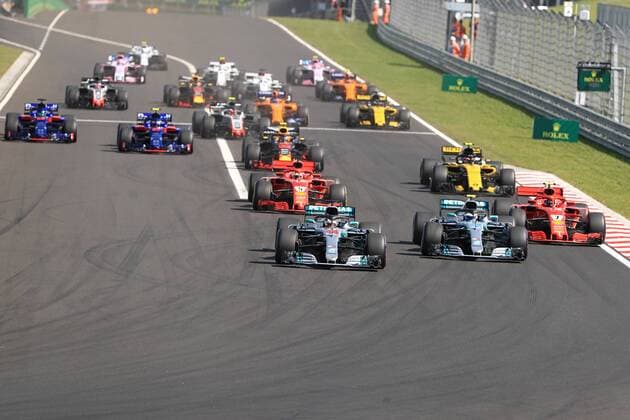 29th July 2018, Hungaroring, Mogyorod, Hungary; Hungarian Formula One Grand Prix, race day; Mercedes AMG Petronas Motorsport, Lewis Hamilton leads Bottas and R& xe4;ikk& xf6;nen into turn one  ActionPlus12051520 Octane