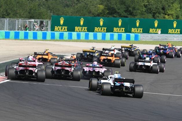 29th July 2018, Hungaroring, Mogyorod, Hungary; Hungarian Formula One Grand Prix, race day; Williams Martini Racing, Sergey Sirotkin is the last car around Turn 1 after starting from pit lane  ActionPlus12051525 Octane