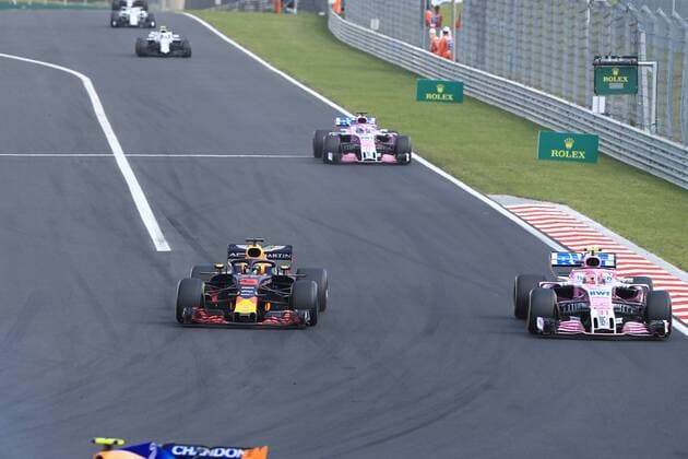 29th July 2018, Hungaroring, Mogyorod, Hungary; Hungarian Formula One Grand Prix, race day; Aston Martin Red Bull Racing TAG Heuer, Daniel Ricciardo makes a move on Sahara Force India, Esteban Ocon  ActionPlus12051526 Octane