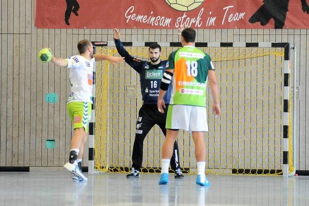 Tibor Ivanisevic (HSG Wetzlar 16) im Tor gegen Marcel Schiller (FrischAuf Goeppingen 24) Handball, Maenner, Vorbereitungsturnier, 54.Sparkassen-Cup,Altensteig,Spiel um Finale, 29.07.2018, Foto:TBaur Eibner FrischAuf Goeppingen vs. HSG Wetzlar Esslingen Copyright: xEIBNER TobiasxBaurx EP_TBR