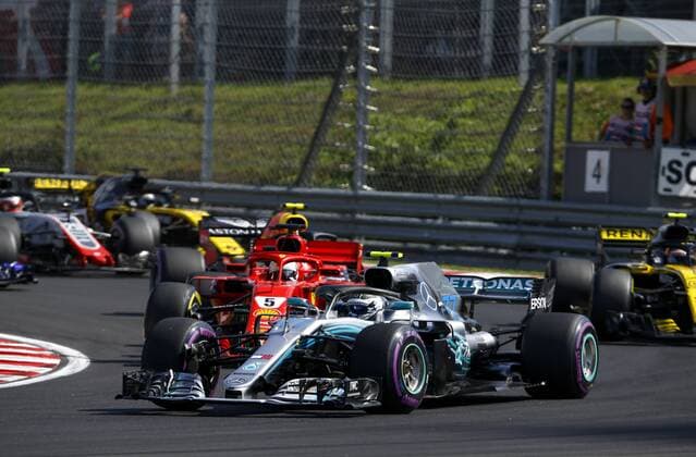 Motorsports: FIA Formula One World Championship WM Weltmeisterschaft 2018, Grand Prix of Hungary, 77 Valtteri Bottas (FIN, Mercedes AMG Petronas Motorsport), 5 Sebastian Vettel (GER, Scuderia Ferrari), Budapest Hungary