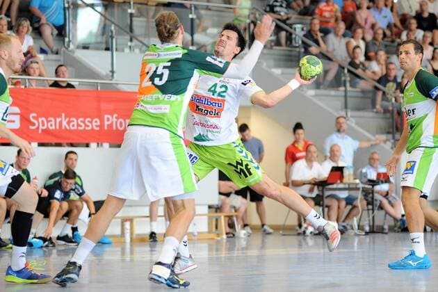 Nemanja Zelenovic (FrischAuf Goeppingen 42) gegen Olle Forsell Schefvert (HSG Wetzlar 25) Handball, Maenner, Vorbereitungsturnier, 54.Sparkassen-Cup,Altensteig,Spiel um Finale, 29.07.2018, Foto:TBaur Eibner FrischAuf Goeppingen vs. HSG Wetzlar Esslingen Copyright: xEIBNER TobiasxBaurx EP_TBR