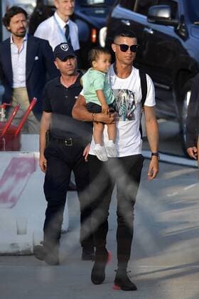 Sport Themen der Woche KW30 Sport Bilder des Tages Photo Marco Alpozzi - LaPresse July 29 2018 Caselle Airport (Torino) sportsoccer Cristino Ronaldo his arriving in Turin In the pic: CR7 landing in Turin  Copyright: xMarcoxAlpozzi LaPressex