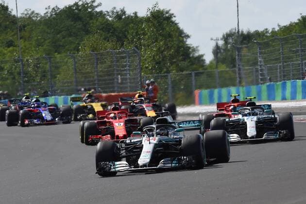 Carrera del GP de F1 de Hungría en el circuito de Hugaroring. En la imagen, Lewis Hamilton, Valtteri Bottas y Sebastian Vettel.Race of Hungarian F1 GP at Hungaroring circuit. In this picture, Lewis Hamilton, Valtteri Bottas and Sebastian Vettel.  RV RACING PRESS