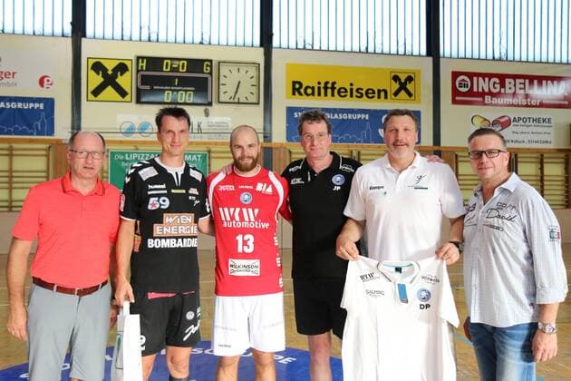 v. l. Ing. Adi Kern (Obmann - Tourismusverband -Lipizzanerheimat), Markus Kolar ( 59, Fivers WAT Margareten HC), Kristian Nippes ( 13, Bergischer HC), Jörg Föste (Geschäftsführer, Bergischer HC), Didi Peißl und Magister Helmut Linhart Bürgermeister Stadtgemeinde Köflach Fivers WAT Margareten HC vs Bergischer HC, Handball, Testspiel, 29.07.18 Köflach Lipizanerheimat Österreich Sporthalle Köflach