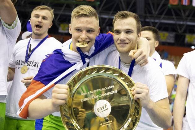29.07.2018, Arena Zlatorog, Celje, SLO, EHF EM U20, Frankreich vs Slowenien, Finale, im Bild Players of Slovenia celebrate win against France during the final match of the EHF men s Handball European U20 Championship between France vs Slovenia at the Arena Zlatorog in Celje, Slovenia on 2018 07 29. Celje