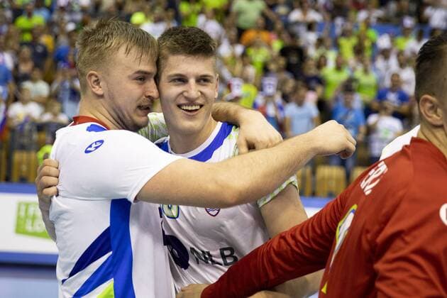 29.07.2018, Arena Zlatorog, Celje, SLO, EHF EM U20, Frankreich vs Slowenien, Finale, im Bild Players of Slovenia celebrate win against France during the final match of the EHF men s Handball European U20 Championship between France vs Slovenia at the Arena Zlatorog in Celje, Slovenia on 2018 07 29. Celje