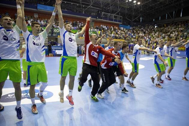 29.07.2018, Arena Zlatorog, Celje, SLO, EHF EM U20, Frankreich vs Slowenien, Finale, im Bild Players of Slovenia celebrate win against France during the final match of the EHF men s Handball European U20 Championship between France vs Slovenia at the Arena Zlatorog in Celje, Slovenia on 2018 07 29. Celje