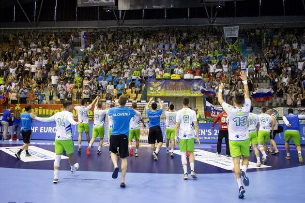 29.07.2018, Arena Zlatorog, Celje, SLO, EHF EM U20, Frankreich vs Slowenien, Finale, im Bild Players of Slovenia celebrate win against France during the final match of the EHF men s Handball European U20 Championship between France vs Slovenia at the Arena Zlatorog in Celje, Slovenia on 2018 07 29. Celje