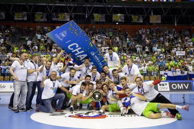 29.07.2018, Arena Zlatorog, Celje, SLO, EHF EM U20, Frankreich vs Slowenien, Finale, im Bild Players of Slovenia celebrate win against France during the final match of the EHF men s Handball European U20 Championship between France vs Slovenia at the Arena Zlatorog in Celje, Slovenia on 2018 07 29. Celje