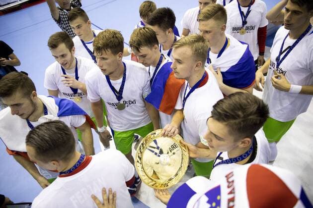 29.07.2018, Arena Zlatorog, Celje, SLO, EHF EM U20, Frankreich vs Slowenien, Finale, im Bild Players of Slovenia celebrate win against France during the final match of the EHF men s Handball European U20 Championship between France vs Slovenia at the Arena Zlatorog in Celje, Slovenia on 2018 07 29. Celje