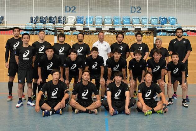 Handball, Herren, Saison 2018 19, Training Nationalmannschaft Japan, Dagur Sigrundsson (Cheftrainer Japan, mi.) mit der japanischen Handball-Nationalmannschaft, 31.07.18, Copyright: xMichaelxHundtx xMatthiasxKochx