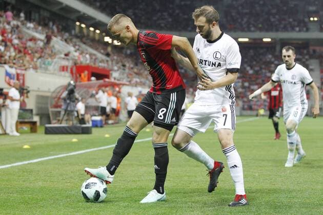 TRNAVA 31.07.2018 PILKA NOZNA II RUNDA ELIMINACYJNA LIGA MISTRZOW SEZON 2018 19: SPARTAK TRNAWA - LEGIA WARSZAWA--- UEFA CHAMPIONS LEAGUE SECOND QUALIFYING ROUND MATCH SPARTAK TRNAWA - LEGIA WARSZAWA NZ. ERIK GRENDEL (SPARTAK) DOMAGOJ ANTOLIC (LEGIA) FOT. MICHAL CHWIEDUK FOKUSMEDIA.COM.PL NEWSPIX.PL --- Newspix.pl  180731CHW072