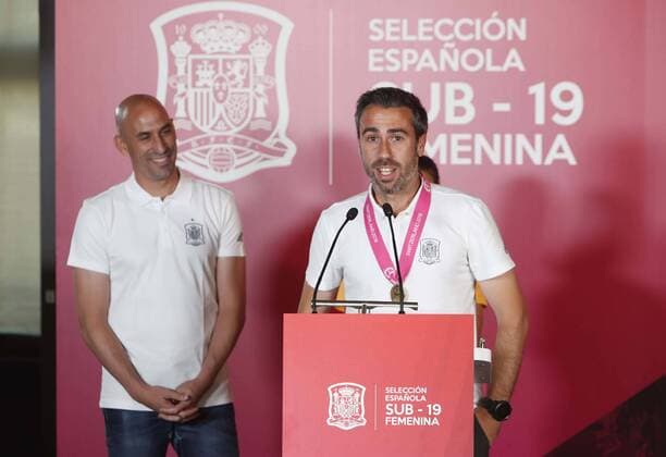 Fußball, Damen u19 Europameister Spanien wird in der Heimat empfangen Homenaje a la seleccion espanola sub19, campeona de Europa. En la imagen, Luis Rubiales y Jorge Vilda. Homage to the Spain women s national under-19 football team, winner of the European Championship EM Europameisterschaft In this picture, Luis Rubiales and Jorge Vilda. 