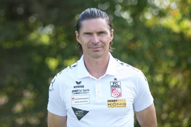 Erfurt , 010818 , Fussball Regionalliga FC Rot Weiss Erfurt , Portraittermin , Im Bild: Trainer Thomas Brdaric