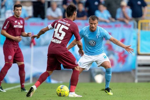 180801 Eric Larsson of Malmö FF and Camora of Cluj during the UEFA Champions League qualifying match between Malmö FF and Cluj on August 1, 2018 in Malmö. Photo: Ludvig Thunman BILDBYRAN kod LT 35511 Copyright: LUDVIGxTHUNMAN BB180801LT008