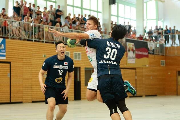 01.08.2018, xtgx, Handball Testspiel, SC Magdeburg - Japan, emspor, v.l. Marko Bezjak (Magdeburg), Kairi Koichi Zweikampf, Duell, Kampf, tackle Beetzendorf