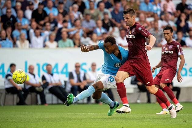 180801 Carlos Strandberg of Malmö FF and Andrei Muresan of Cluj during the UEFA Champions League qualifying match between Malmö FF and Cluj on August 1, 2018 in Malmö. Photo: Ludvig Thunman BILDBYRAN kod LT 35511 Copyright: LUDVIGxTHUNMAN BB180801LT019