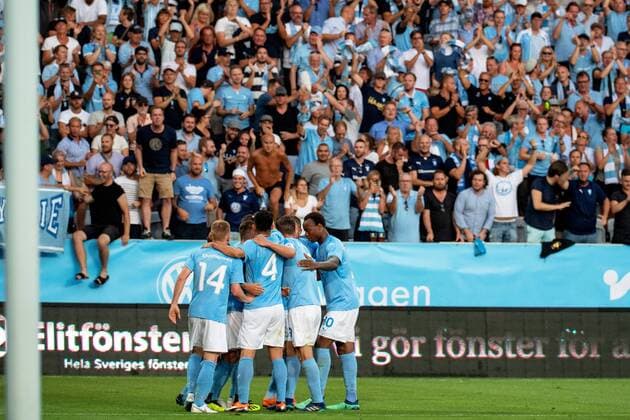 180801 Arnor Ingvi Traustason of Malmö FF celebrates with his teammates after scoring 1-1 during the UEFA Champions League qualifying match between Malmö FF and Cluj on August 1, 2018 in Malmö. Photo: Ludvig Thunman BILDBYRAN kod LT 35511 Copyright: LUDVIGxTHUNMAN BB180801LT036