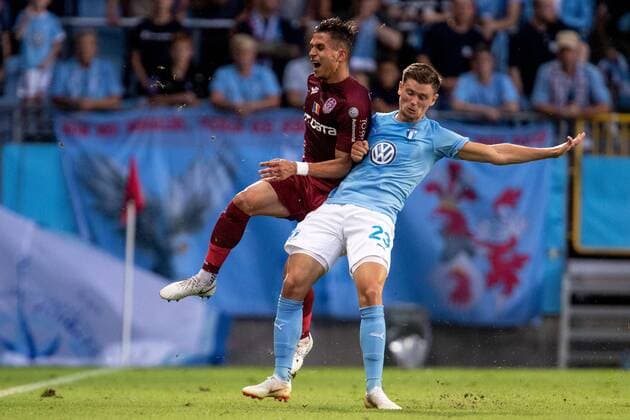 180801 Marcus Antonsson of Malmö FF and Cristian Manea of Cluj during the UEFA Champions League qualifying match between Malmö FF and Cluj on August 1, 2018 in Malmö. Photo: Mathilda Ahlberg BILDBYRAN Cop 178 Copyright: MATHILDAxAHLBERG BB180801MA042
