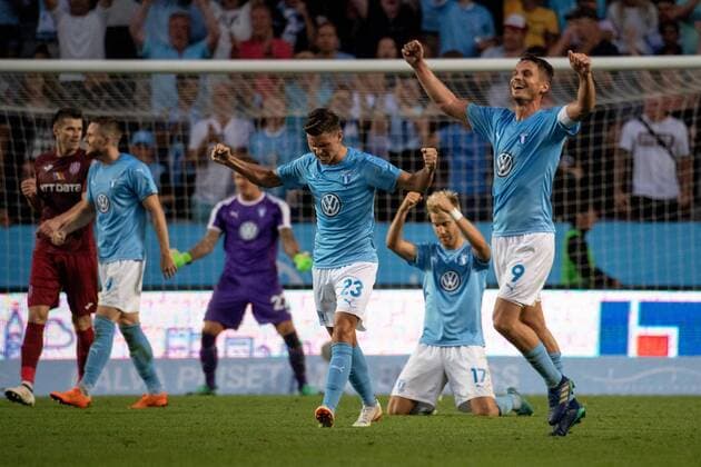 180801 Marcus Antonsson, Rasmus Bengtsson and Markus Rosenberg of Malmö FF celebrates after the UEFA Champions League qualifying match between Malmö FF and Cluj on August 1, 2018 in Malmö. Photo: Ludvig Thunman BILDBYRAN kod LT 35511 Copyright: LUDVIGxTHUNMAN BB180801LT044