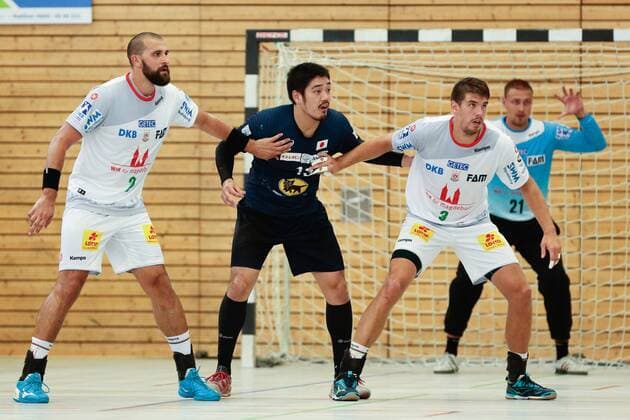 01.08.2018, xtgx, Handball Testspiel, SC Magdeburg - Japan, emspor, v.l. Zeljko Musa (Magdeburg, 2), Kenya Kasahara (Japan), Piotr Chrapkowski (Magdeburg, 3) Beetzendorf
