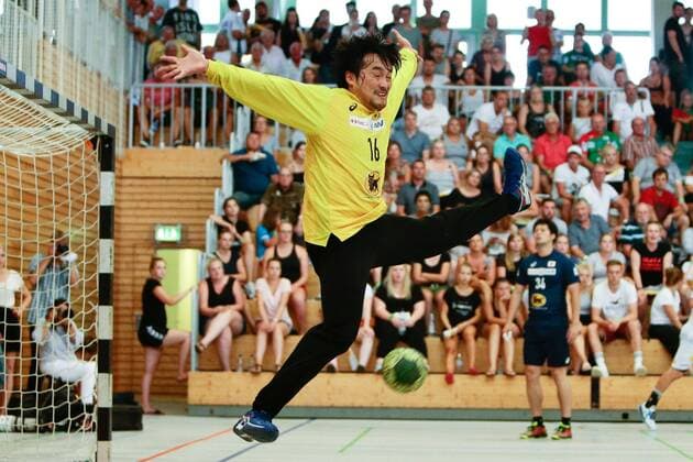 01.08.2018, xtgx, Handball Testspiel, SC Magdeburg - Japan, emspor, v.l. Akihito Kai (Japan) Parade, hält den Ball, fängt den Ball, pariert Beetzendorf