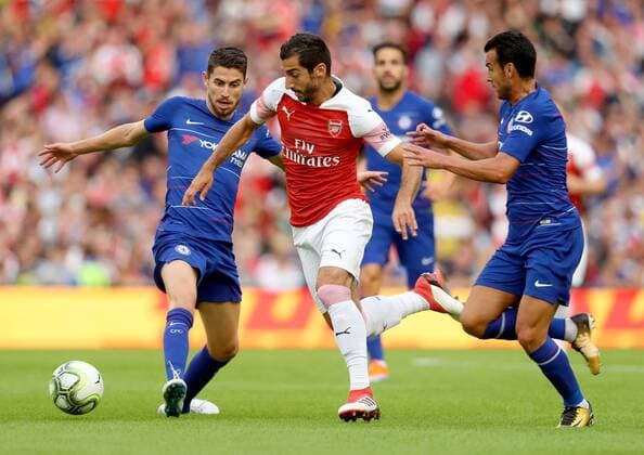 2018 International Champions Cup, Aviva Stadium, Dublin 1 8 2018 Arsenal vs Chelsea Chelsea s Pedro and Jorginho with Henrikh Mkhitaryan of Arsenal Pedro and Jorginho with Henrikh Mkhitaryan 1 8 2018  Copyright: x©INPHO OisinxKeniryx inpho_01405100